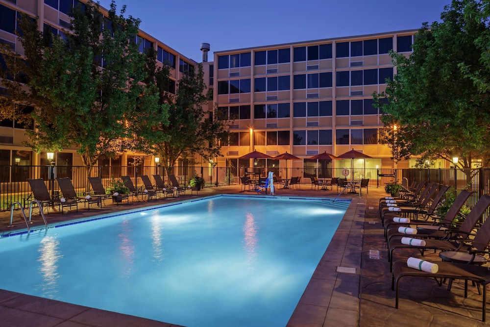 DoubleTree by Hilton Denver Central Park 12/29