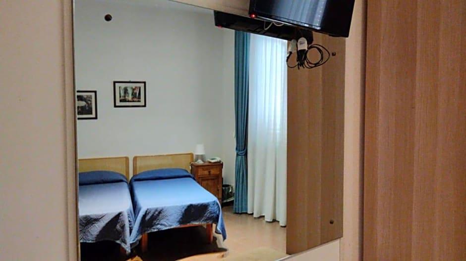 Caporal Hotel 11/35