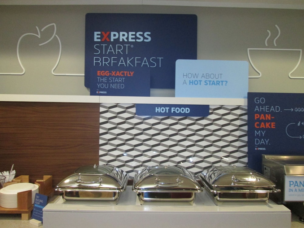 Holiday Inn Express Cloverdale(Greencastle) 4/59