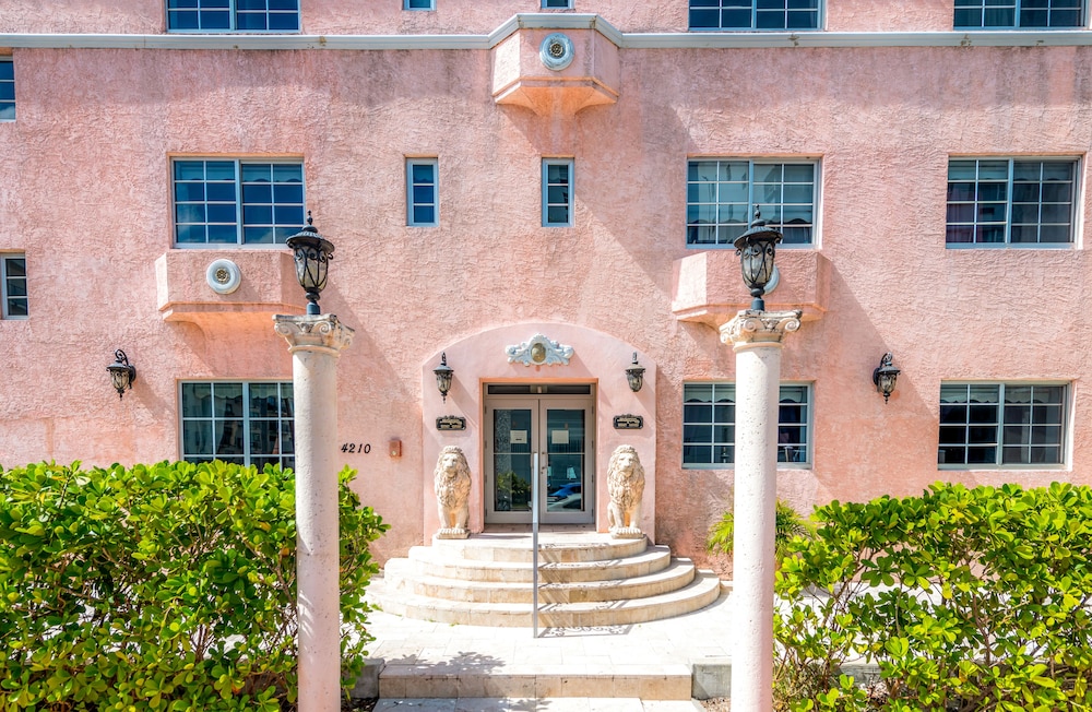 Secret Garden Miami Beach 4/50