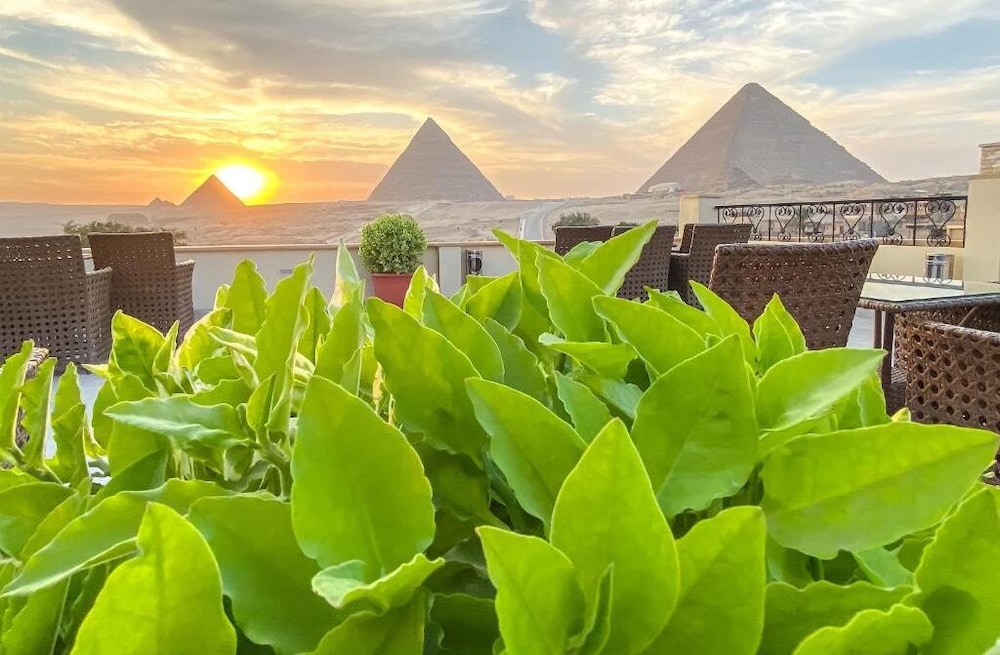 Egypt Pyramids Inn 38/50
