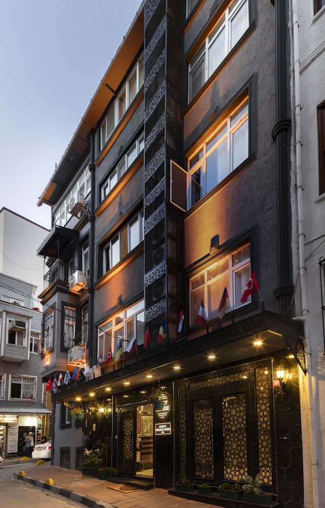 GREY HOUSE HOTEL 24/31