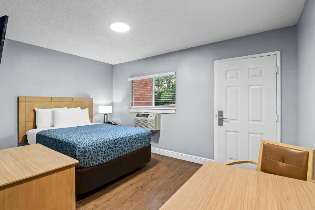 Efficiency, Double Bed، Suburban Studios Stuart near Federal Hwy 1 2/10