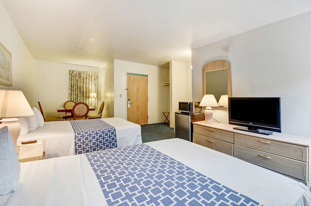 Rodeway Inn Suites 18/28