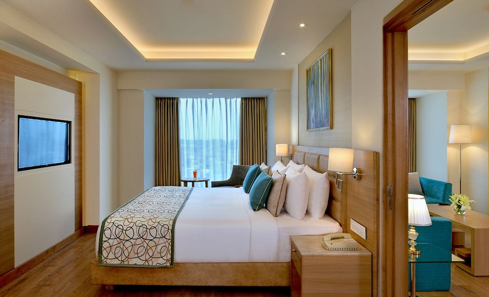 Golden Sarovar Portico 9/59