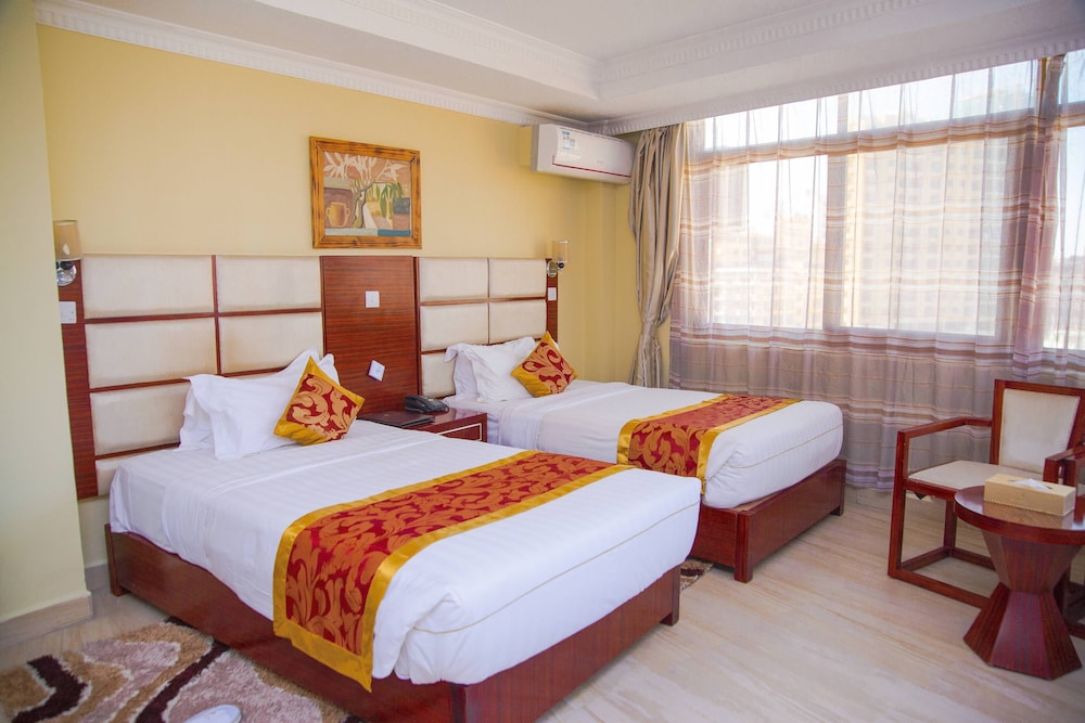 Tiffany Diamond Hotel Indira Gandhi Street 23/71