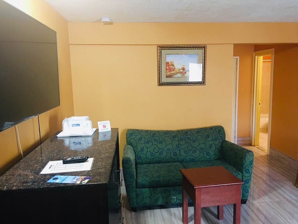 Travelodge By Wyndham Bay Shore Long Island 33/41