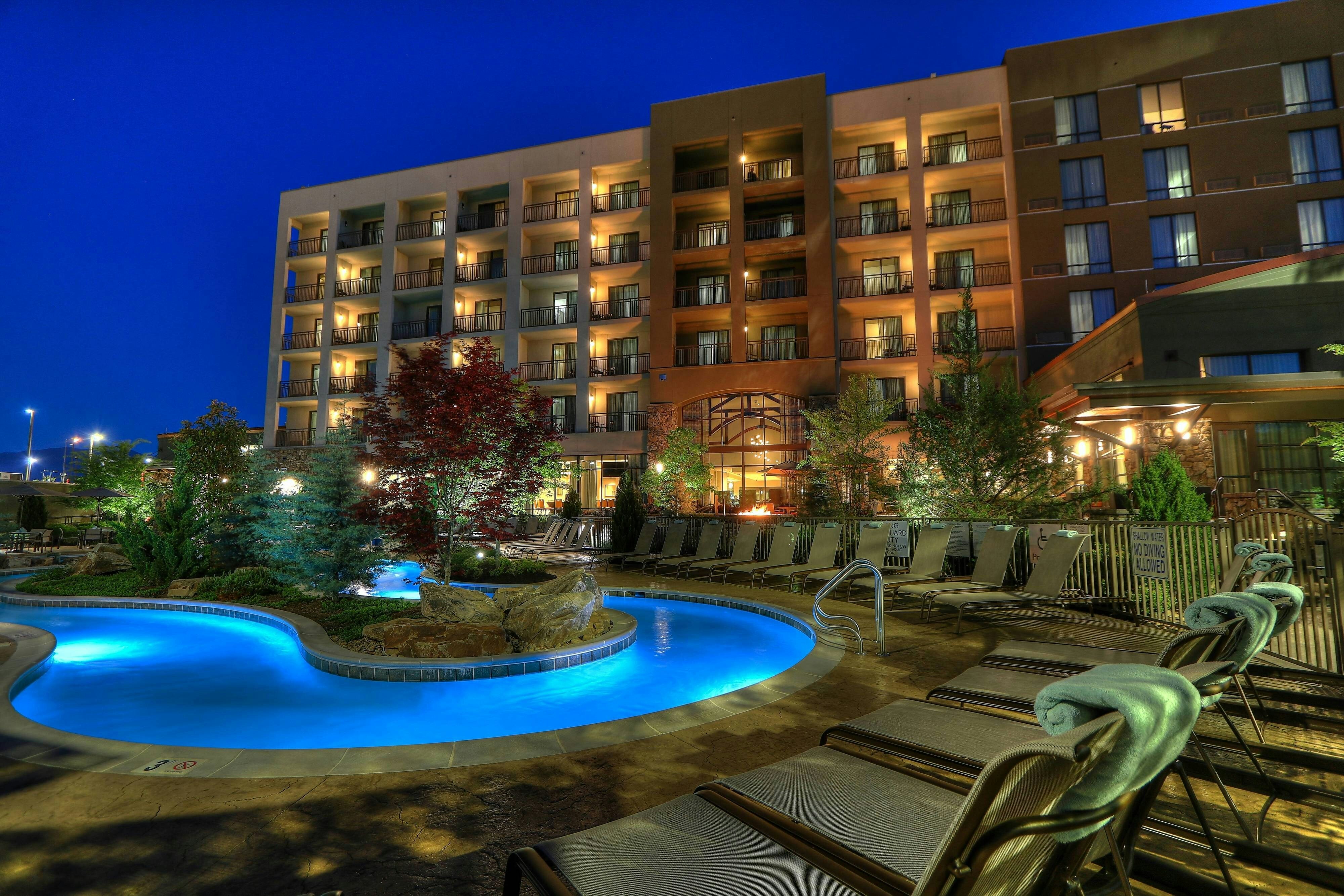 Courtyard Pigeon Forge 6/82