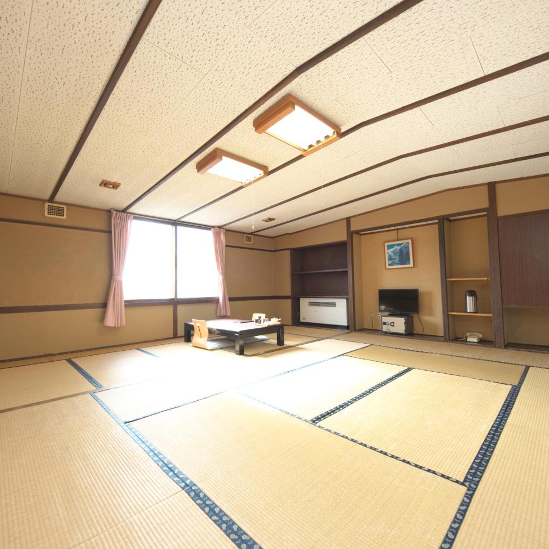 Shiga Swiss Inn 31/33