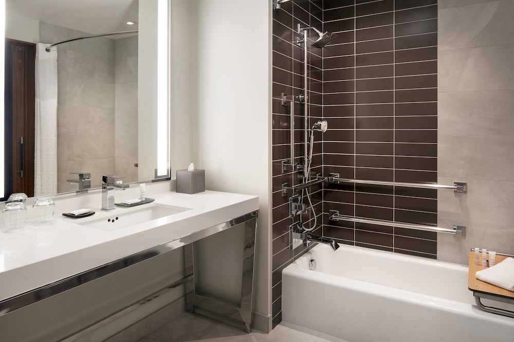 MARRIOTT IRVINE SPECTRUM 49/50