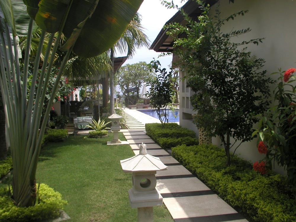 Frangipani Beach Villa 64/68