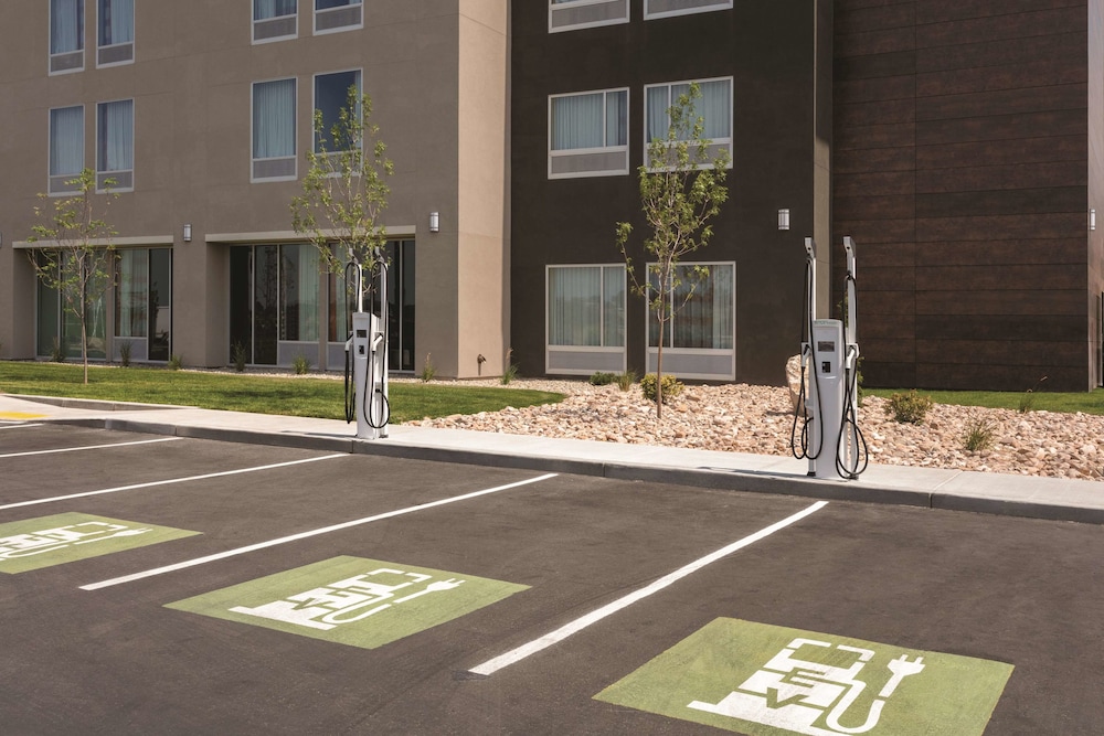 La Quinta Inn and Suites by Wyndham South Jordan 5/42