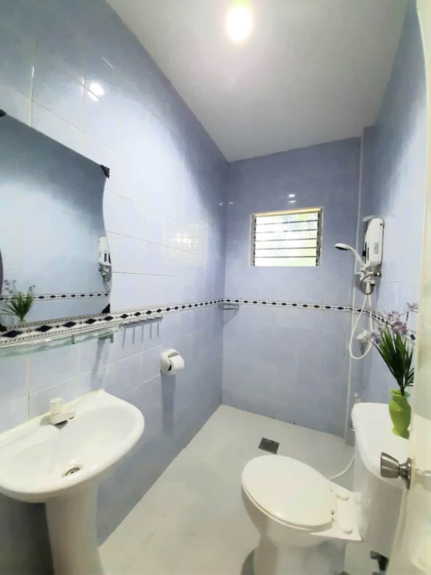 غرفة سوبيريور بسرير كينج، Conrada's Place Hotel And Resort 5/6