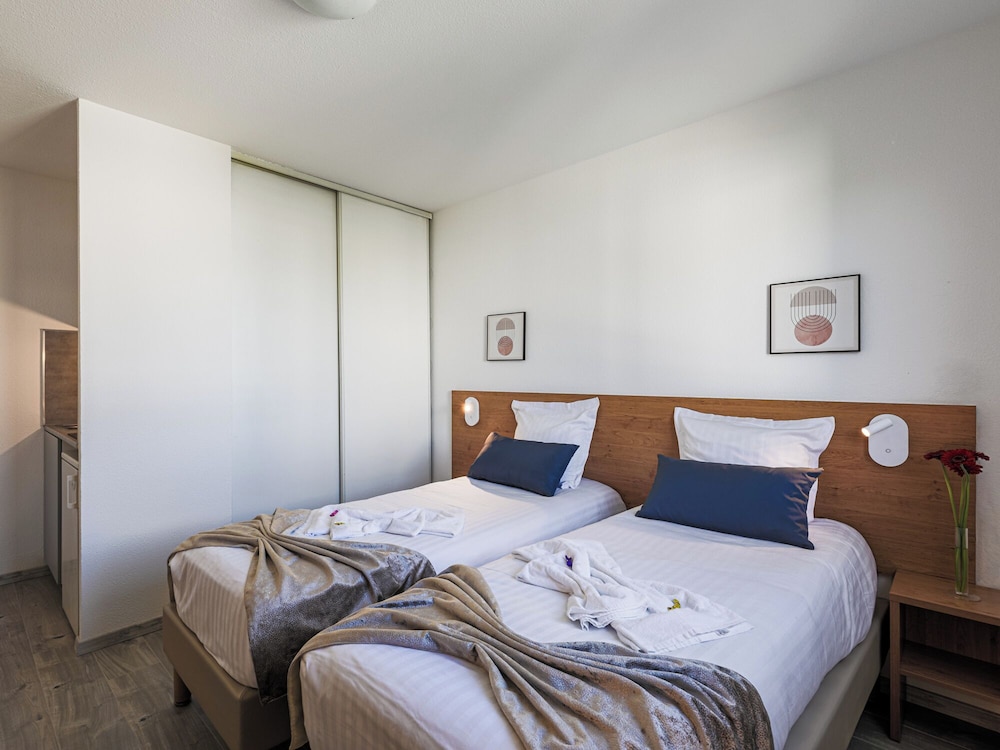 Studio, Double Bed