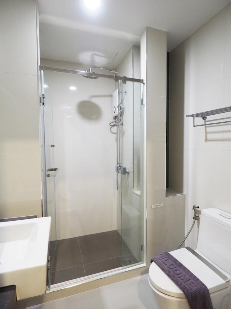 Clover Hotel Hatyai 56/58
