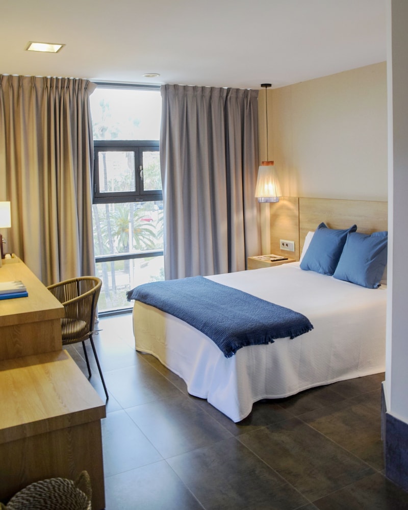 ROOM, DOUBLE BED