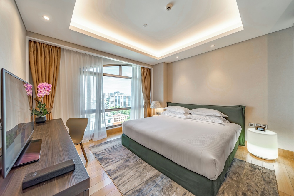 SHERWOOD SUITES 31/74