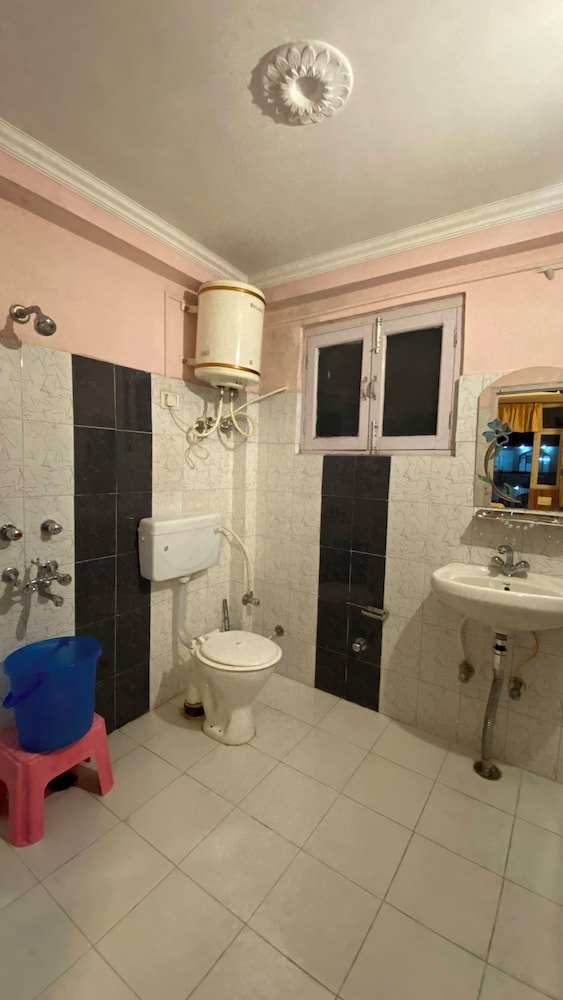 Hotel Ekant Lodge 50/50