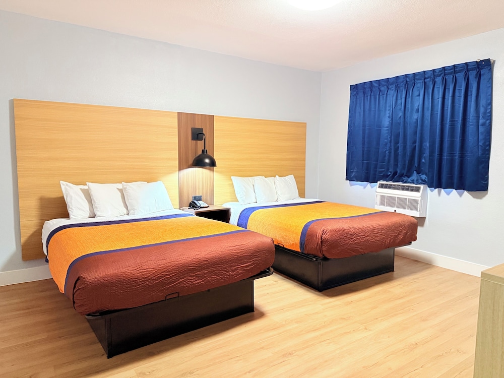 Double N Motel 11/32