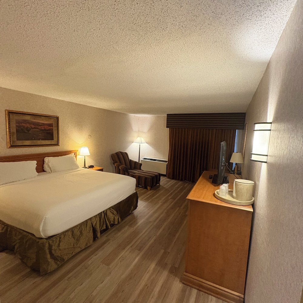 Bismarck Hotel and Conference Center 12/50