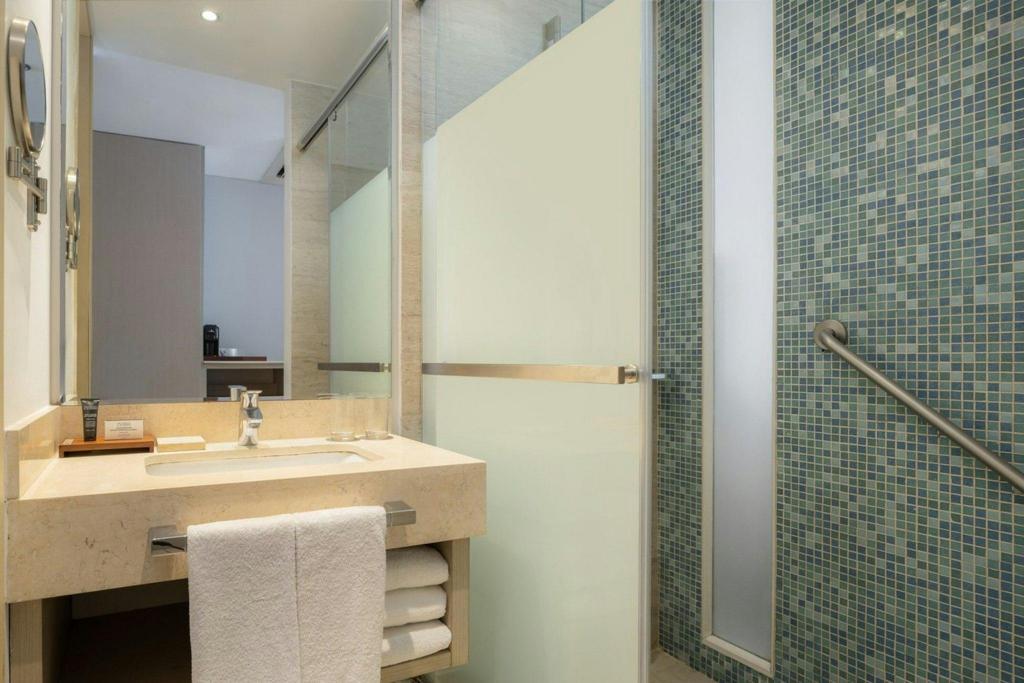 غرفة قياسية بسرير كوين مع أريكة، Mercure Santa Marta Emile 4/4