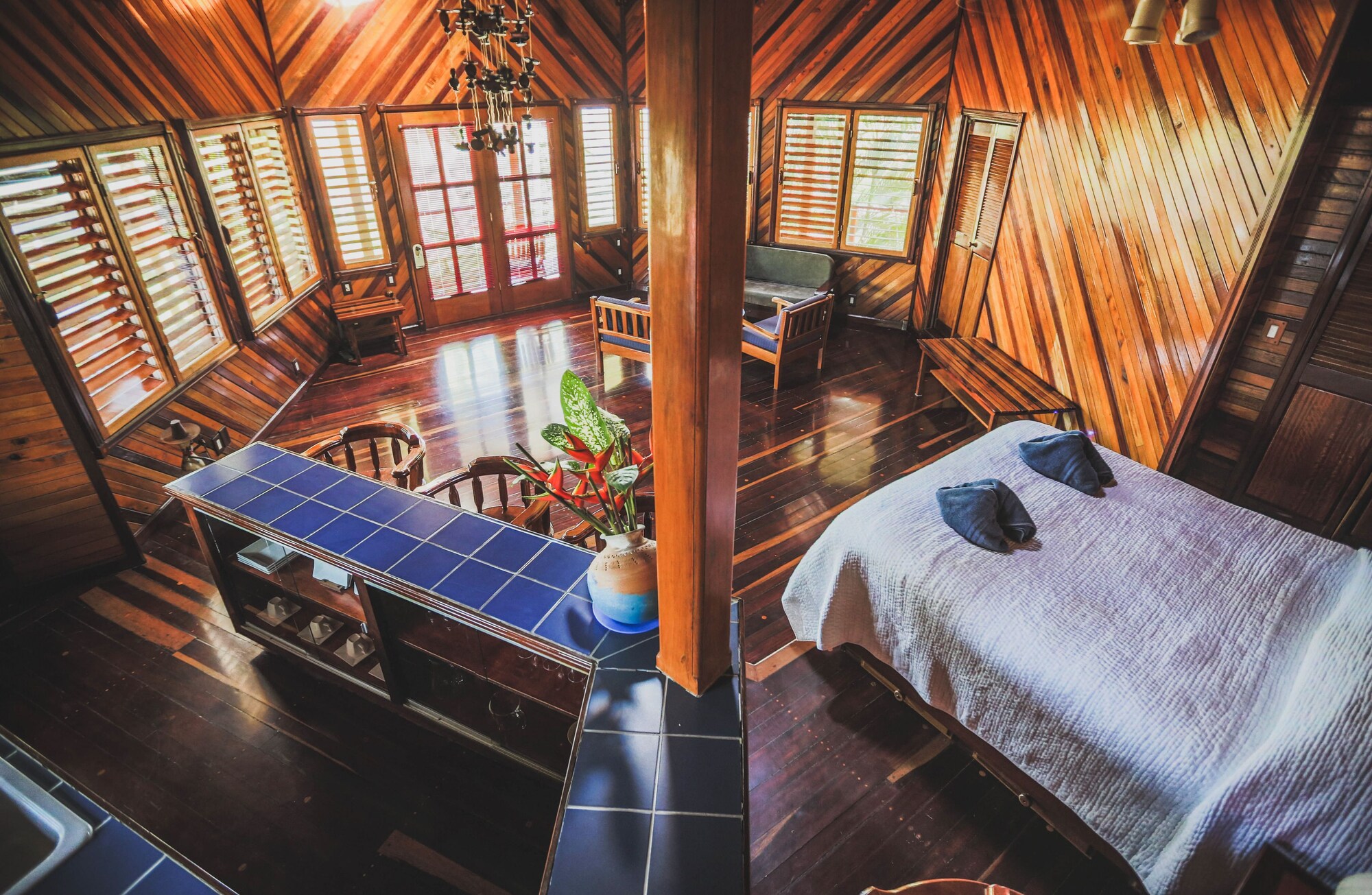 Lower, Suite, Queen Bed