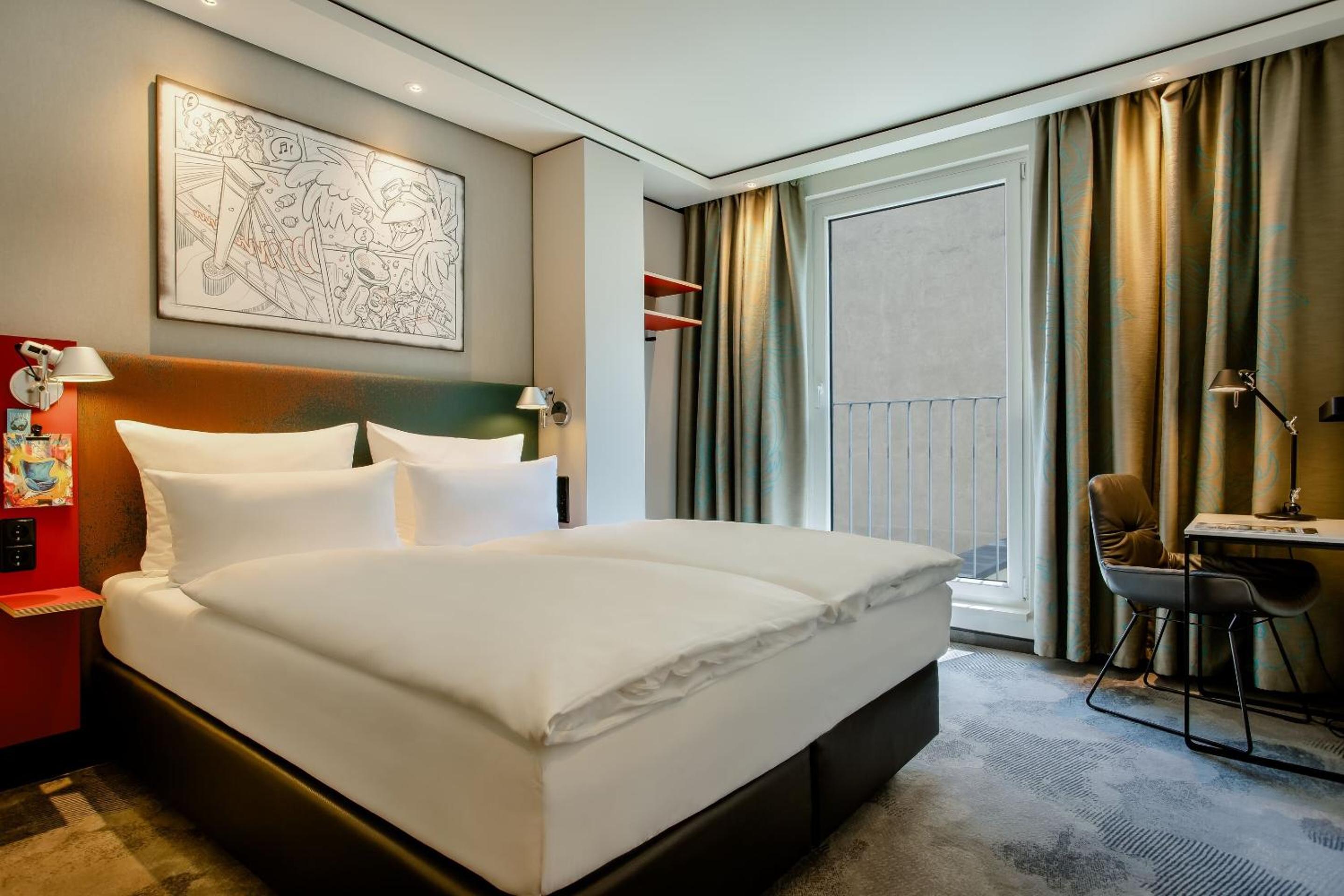 Room, Queen Bed