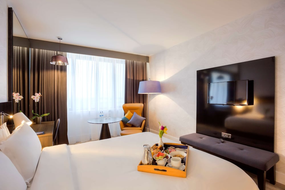 Clayton Hotel Dublin Airport Central 35/72