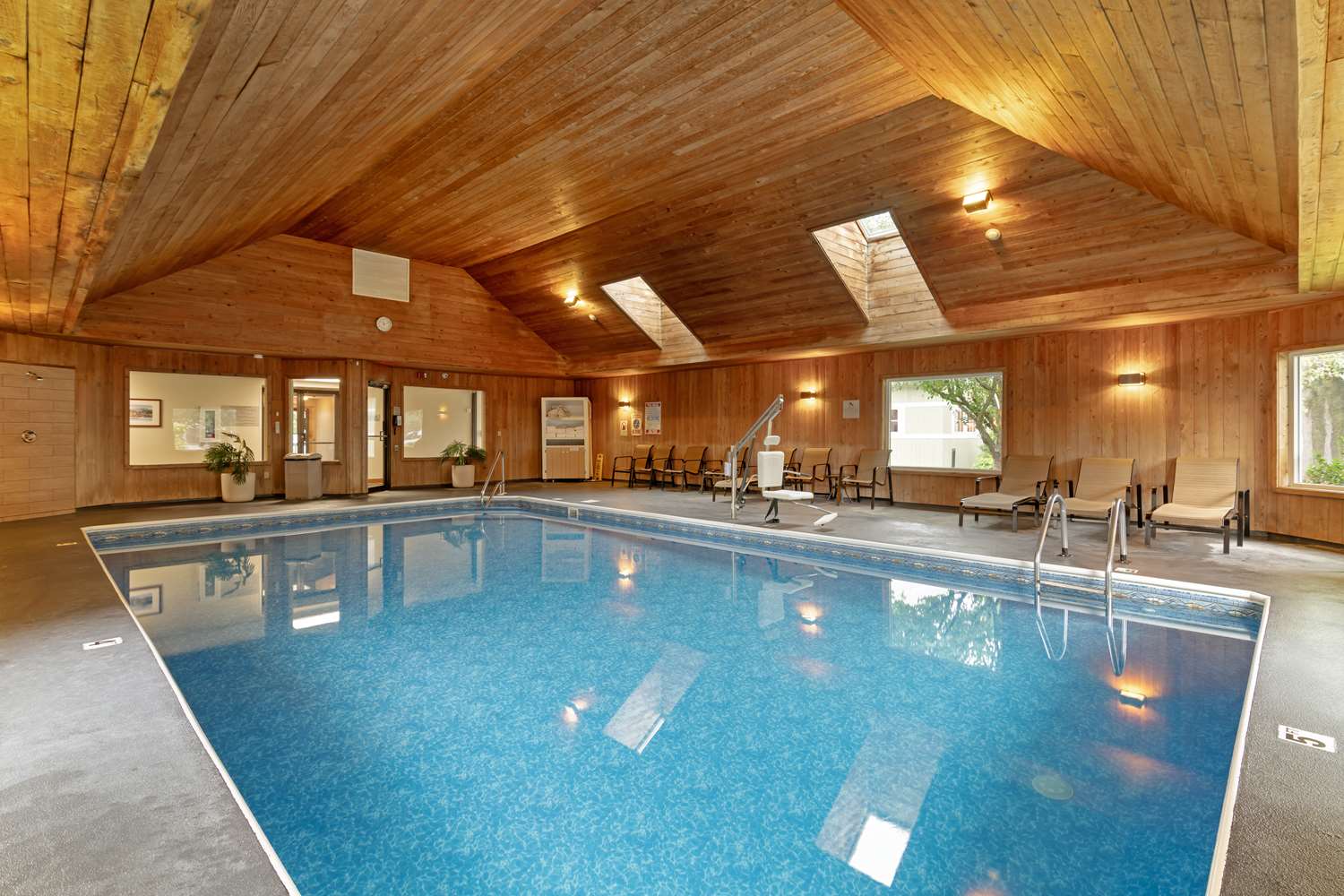 Best Western Plus Windjammer Inn & Conference Center 27/46