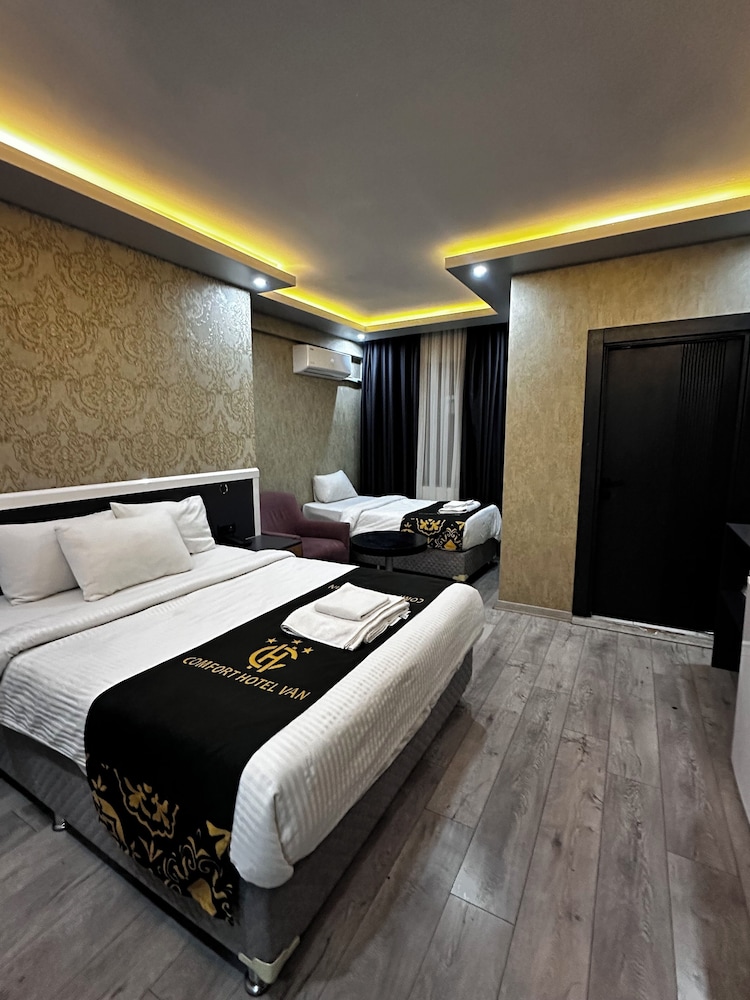 Comfort Suites Hotel 9/50