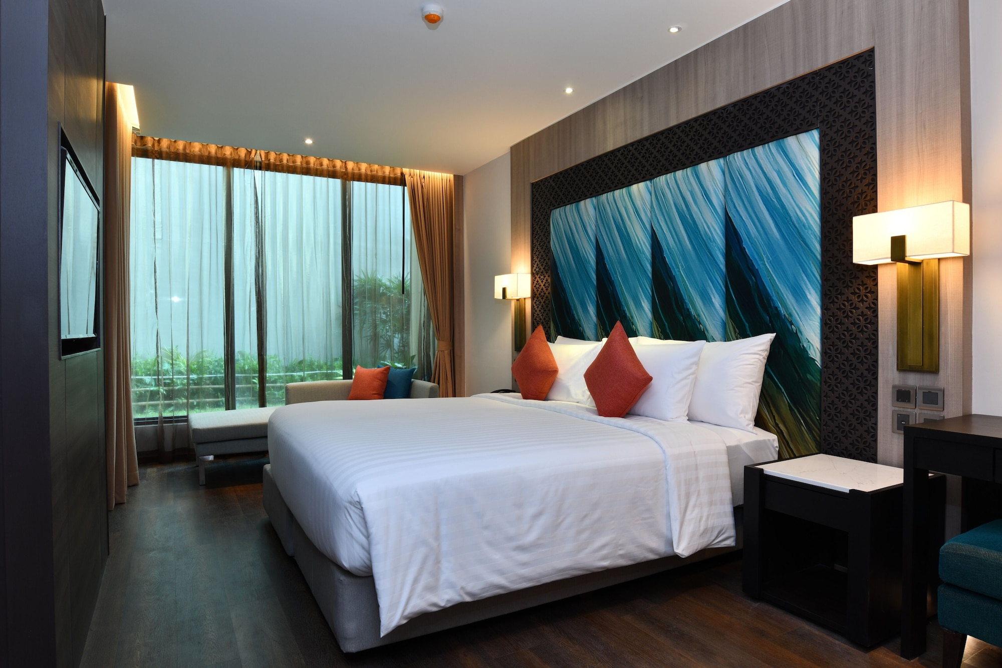1 BEDROOM, SUITE, POOL VIEW