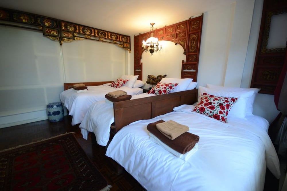 DELUXE, TWIN BEDS