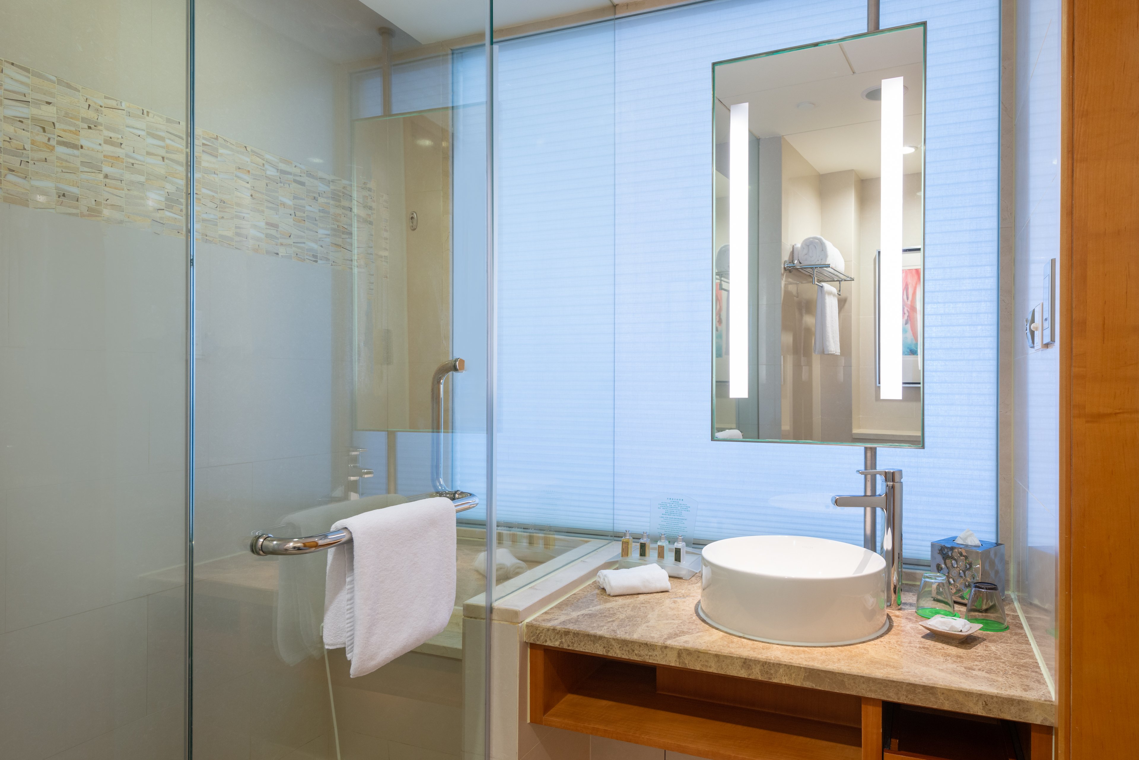 HOLIDAY INN SHANGHAI PUDONG KANGQIAO 49/50