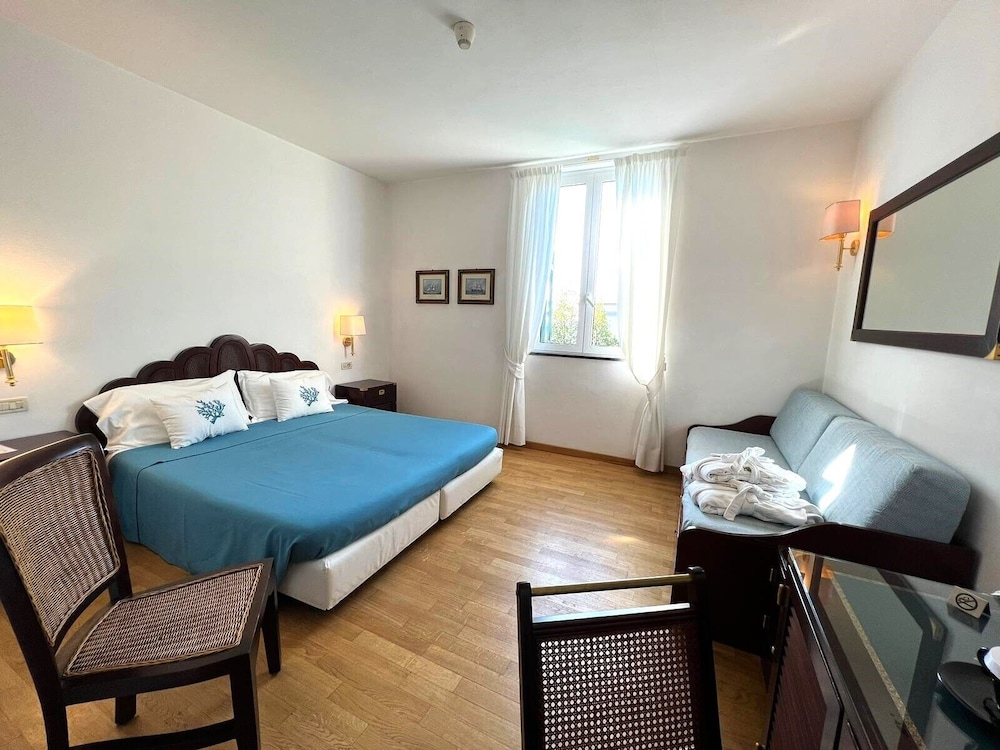 HOTEL CLELIA 12/38