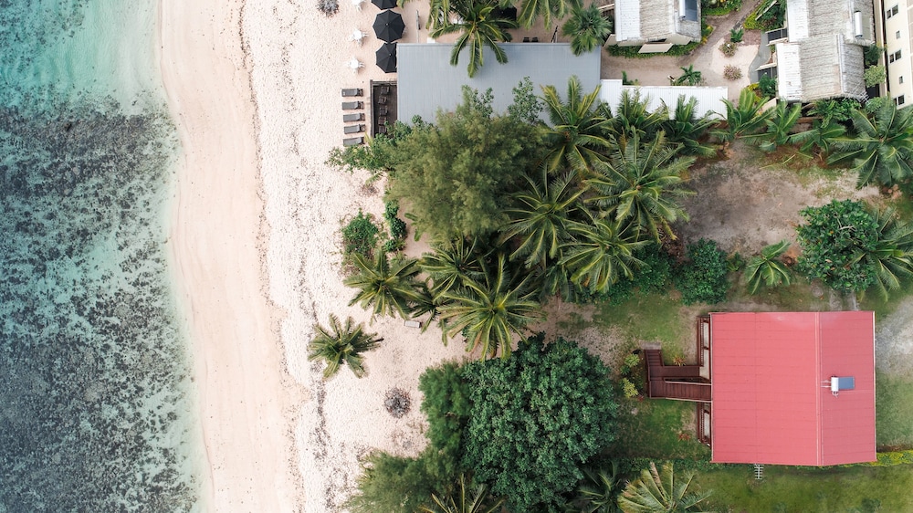 Castaway Resort 14/80