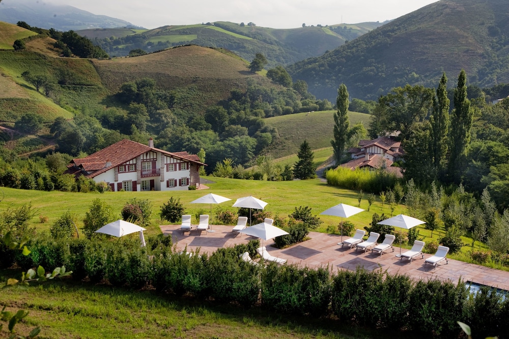 Hotel The Originals Auberge Ostape 42/50