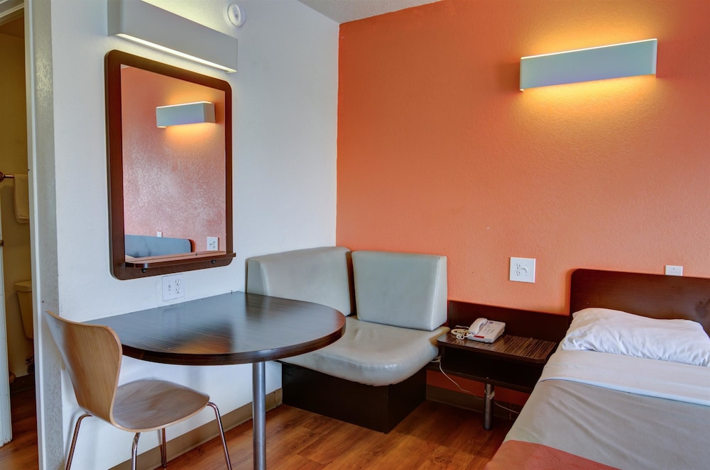 Days Inn by Wyndham Kansas City Northeast 44/65