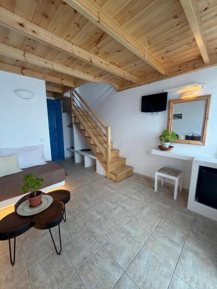 Seaside Beach Hotel 82/100