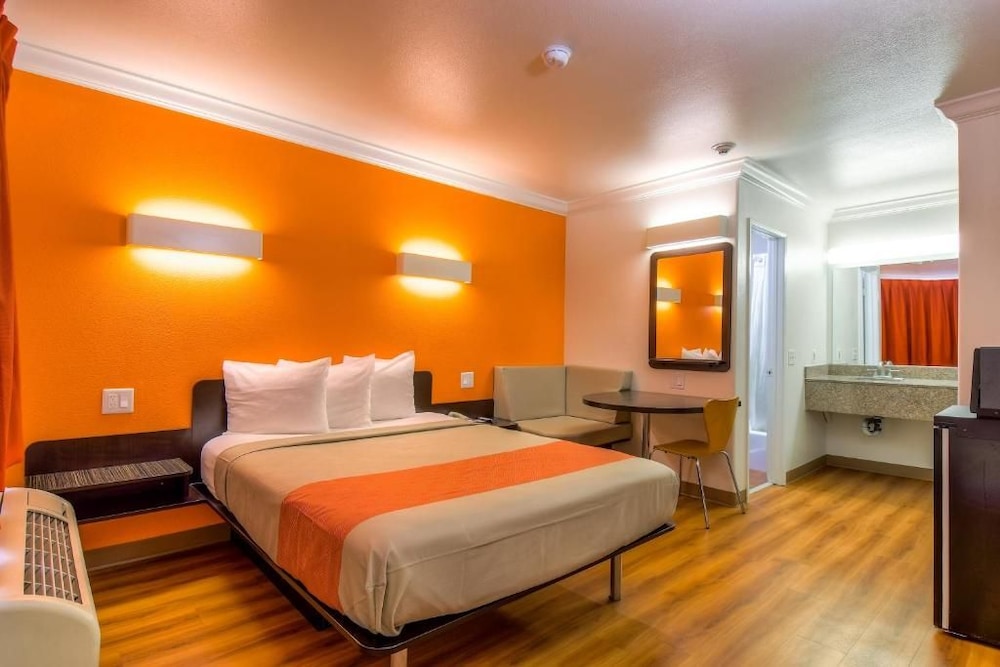 Motel6 Menifee, CA 43/71