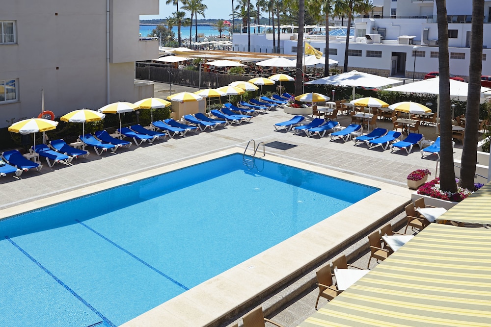 Universal Hotel Bikini 40/66