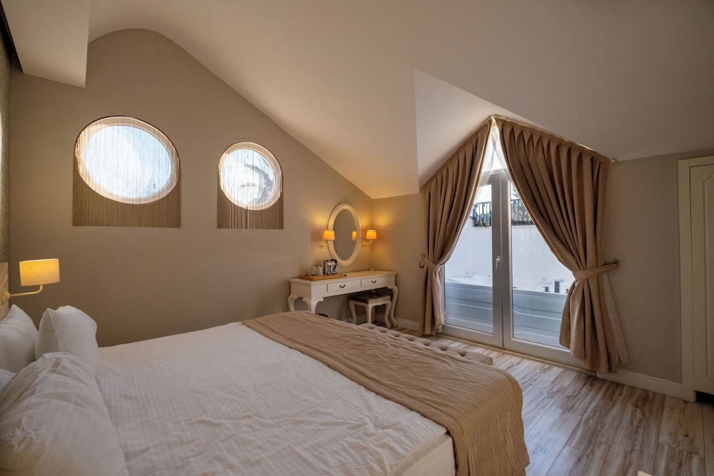 ROOF TOP, DELUXE, SUITE, OUTDOOR JETTED TUB