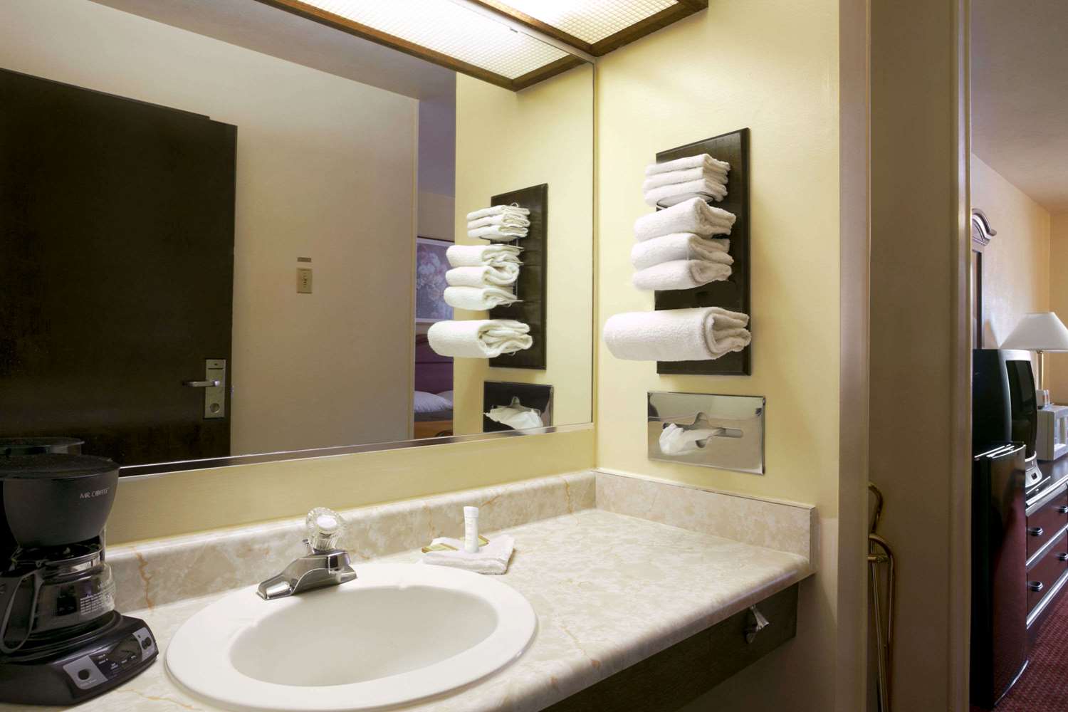 Super 8 by Wyndham Eau Claire WI 20/20