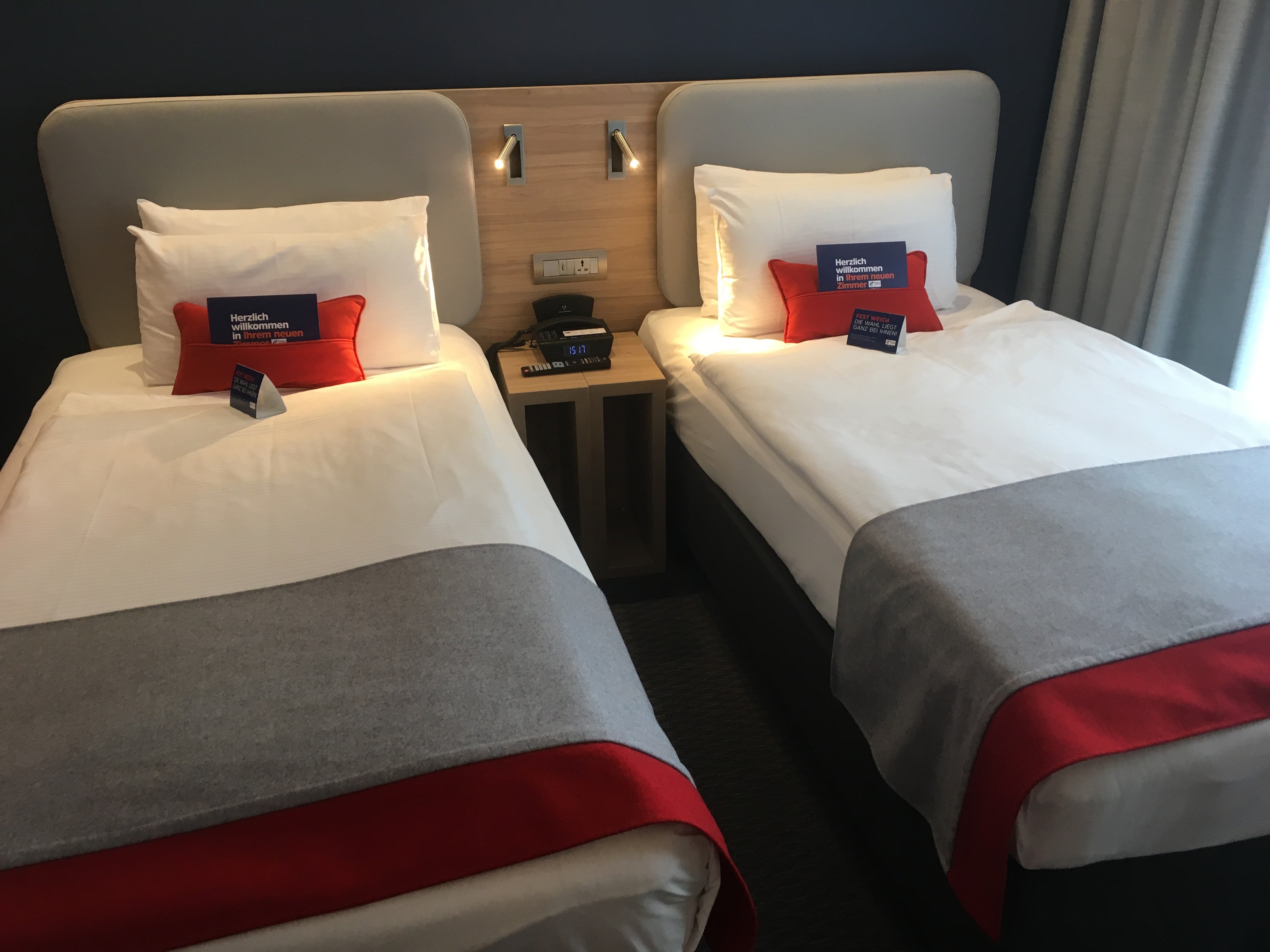 HOLIDAY INN EXPRESS ZURICH AIRPORT 28/80