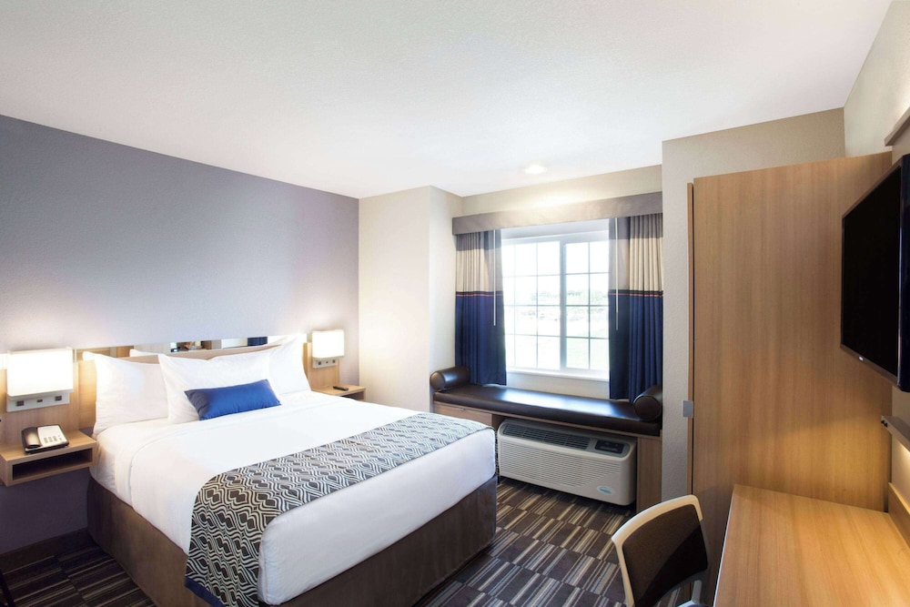 Microtel Inn and Suites By Wyndham Naples Vernal 19/50