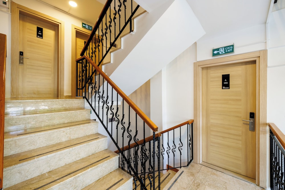 Ten Apart Hotel photo4