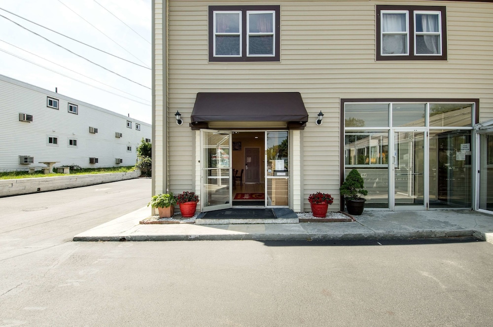 Econo Lodge West Yarmouth on Cape Cod 2/38