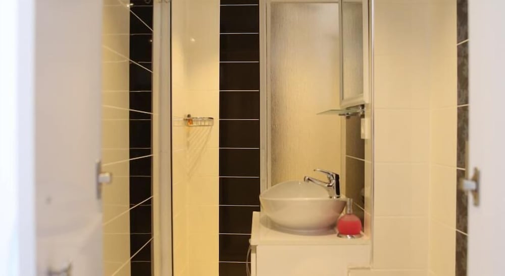 Grand Desi Hotel 48/50