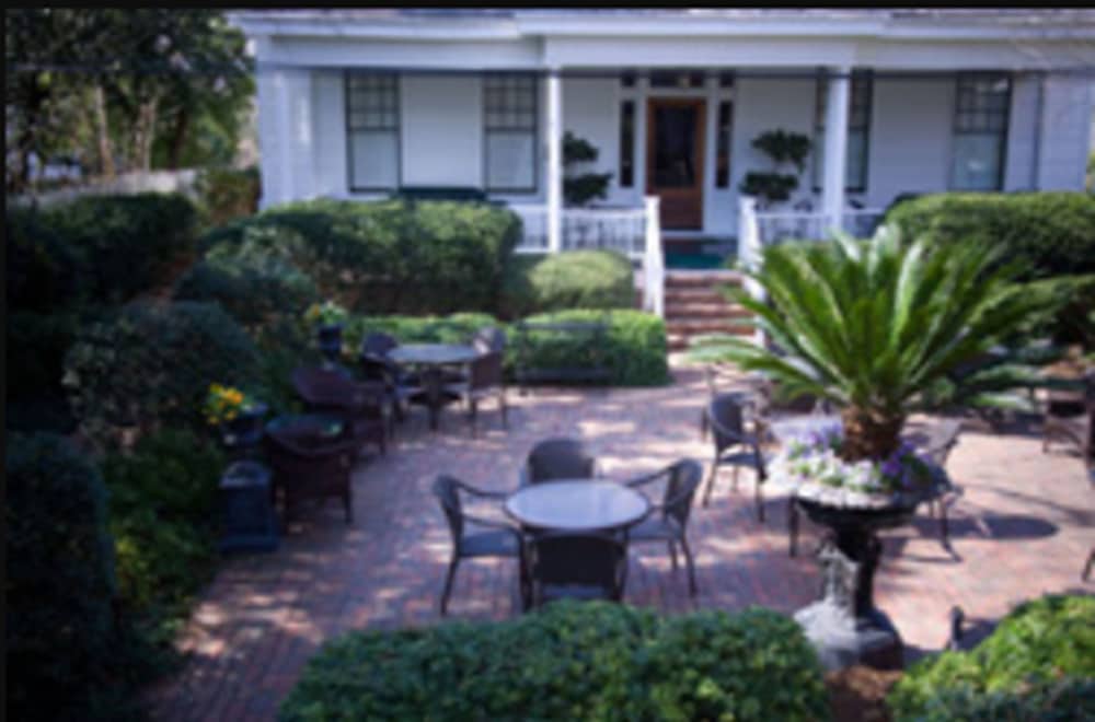 1842 Inn 66/74
