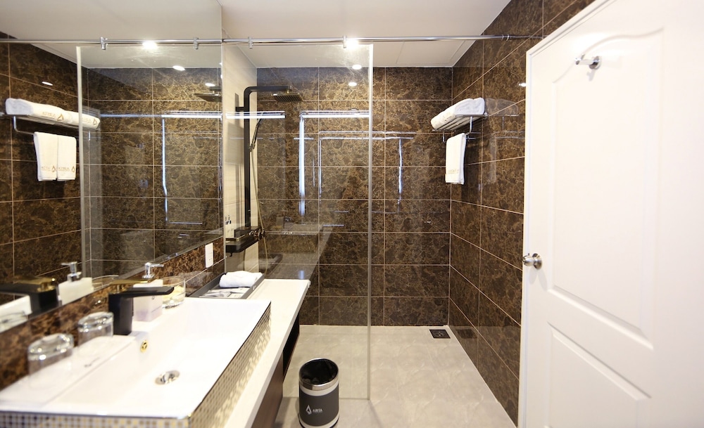 RHM Luxury Hotel And Suite 50/53