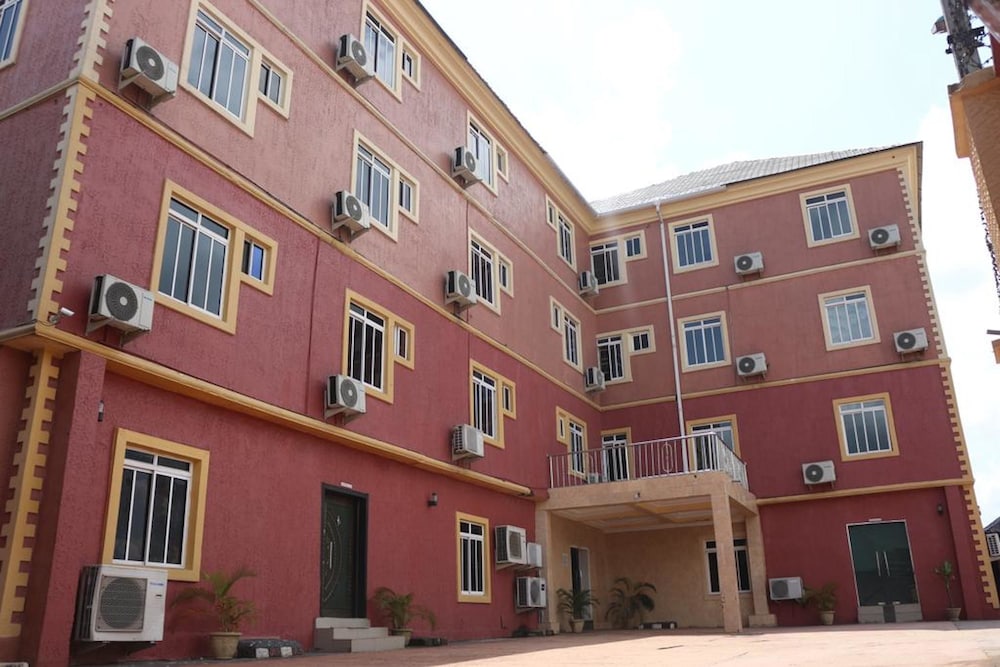 Grand Decent Hotel And Suites 2/14